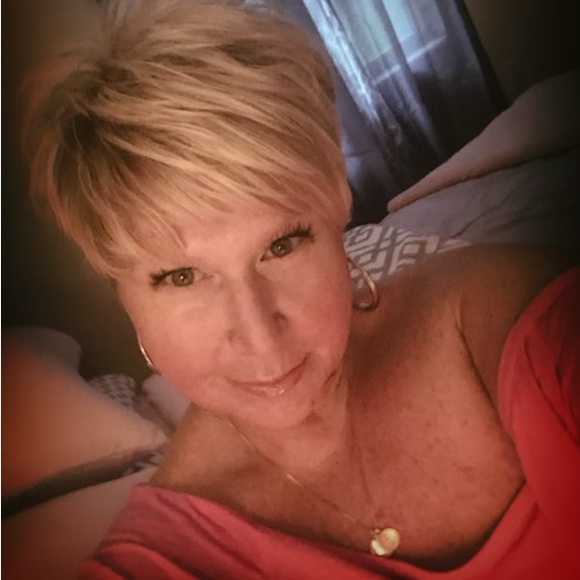 Meet your Posher, Amy Lynn - Picture 9 of 10